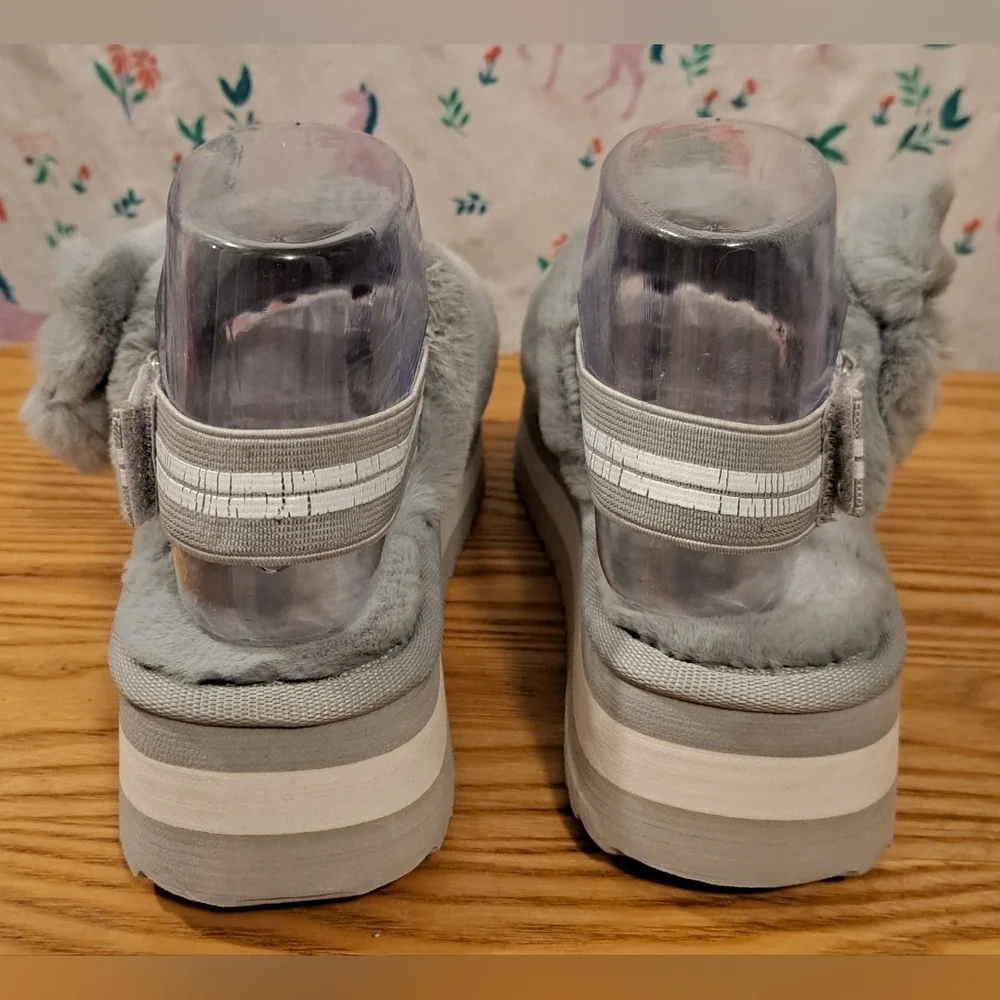 NWT Y2K Grey Fuzzy Platform Chunky Comfy Peep Toe Sandal Shoe SZ 5